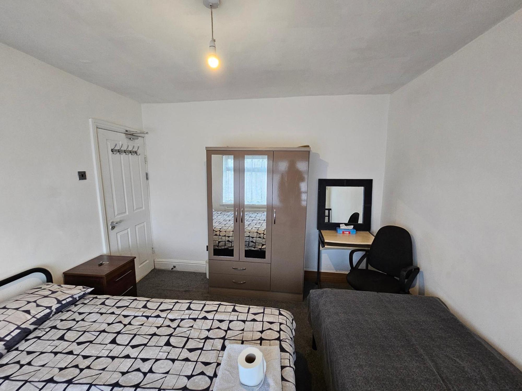 Monyhull Homestay - Near City Centre Kingsheath Nia Nec Bhx Birmingam Exterior foto